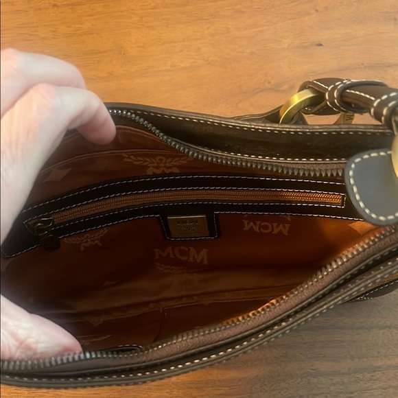 MCM Tan and Black Shoulder Bag with Iconic Design - Picture 3 of 10